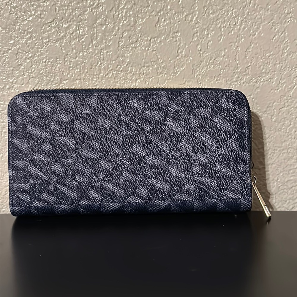 Double zipper wallet with wristlet, blue